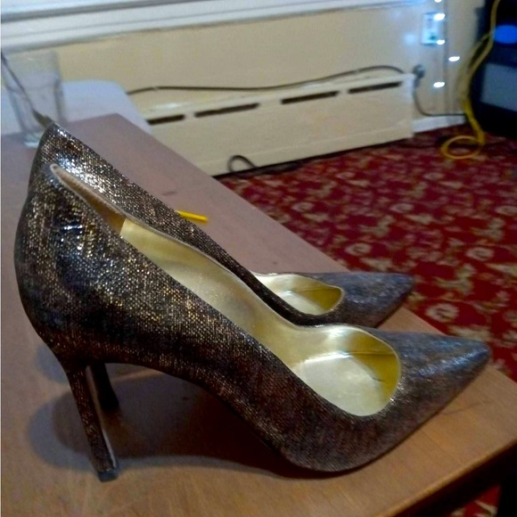 Manolo Blahnik Shimmer Glitter Pumps Gold Stiletto Heels Sz 38.5 :Made in Italy - Picture 1 of 5